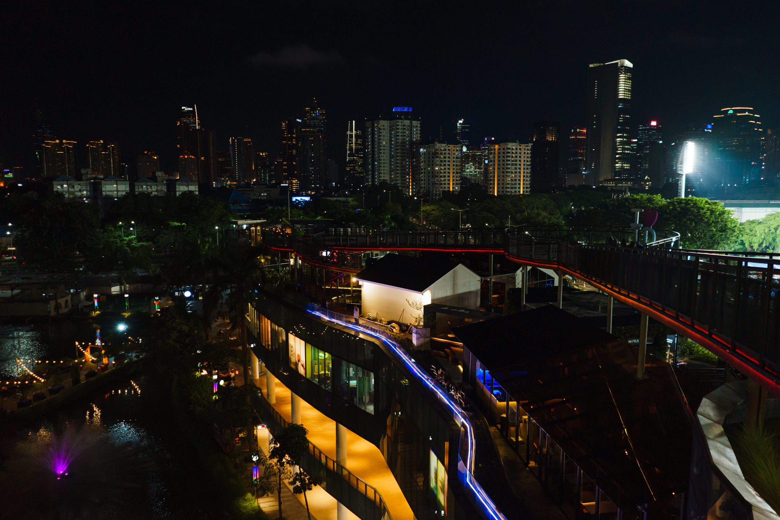 Landscape Notus Dine & Sky Bar ( foto : istimewa )
