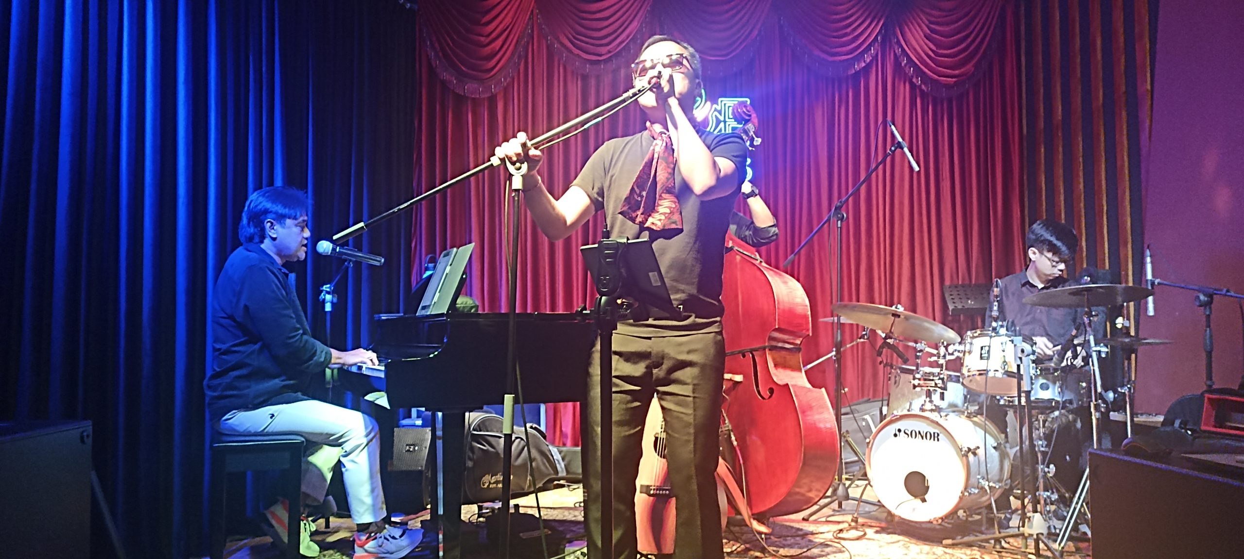 Dwiki Dharmawan dan Sandhy Sondoro ( foto : QB )