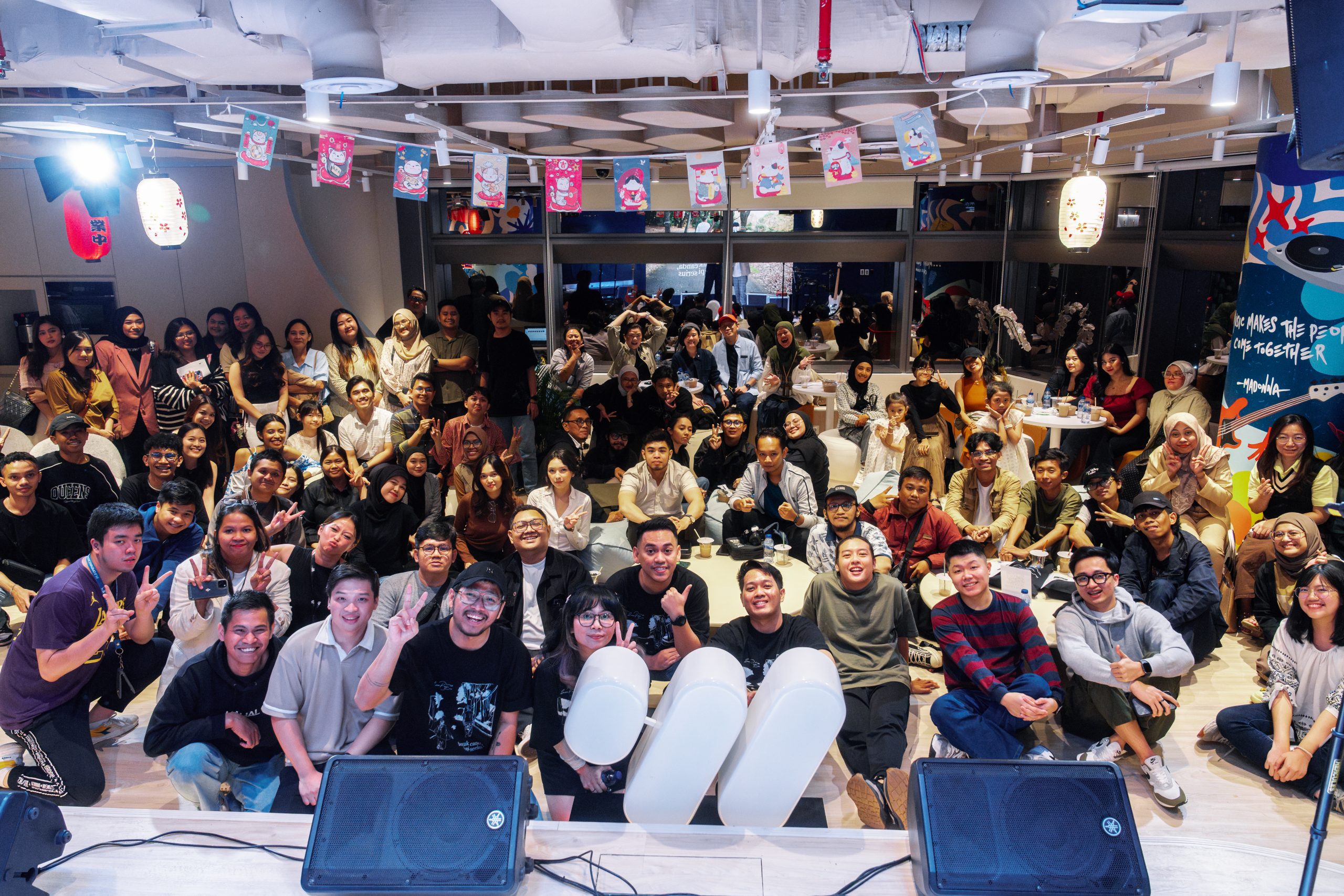 Foto bersama Suara Kayu dan Kawan Suara Kayu ( foto : istimewa )