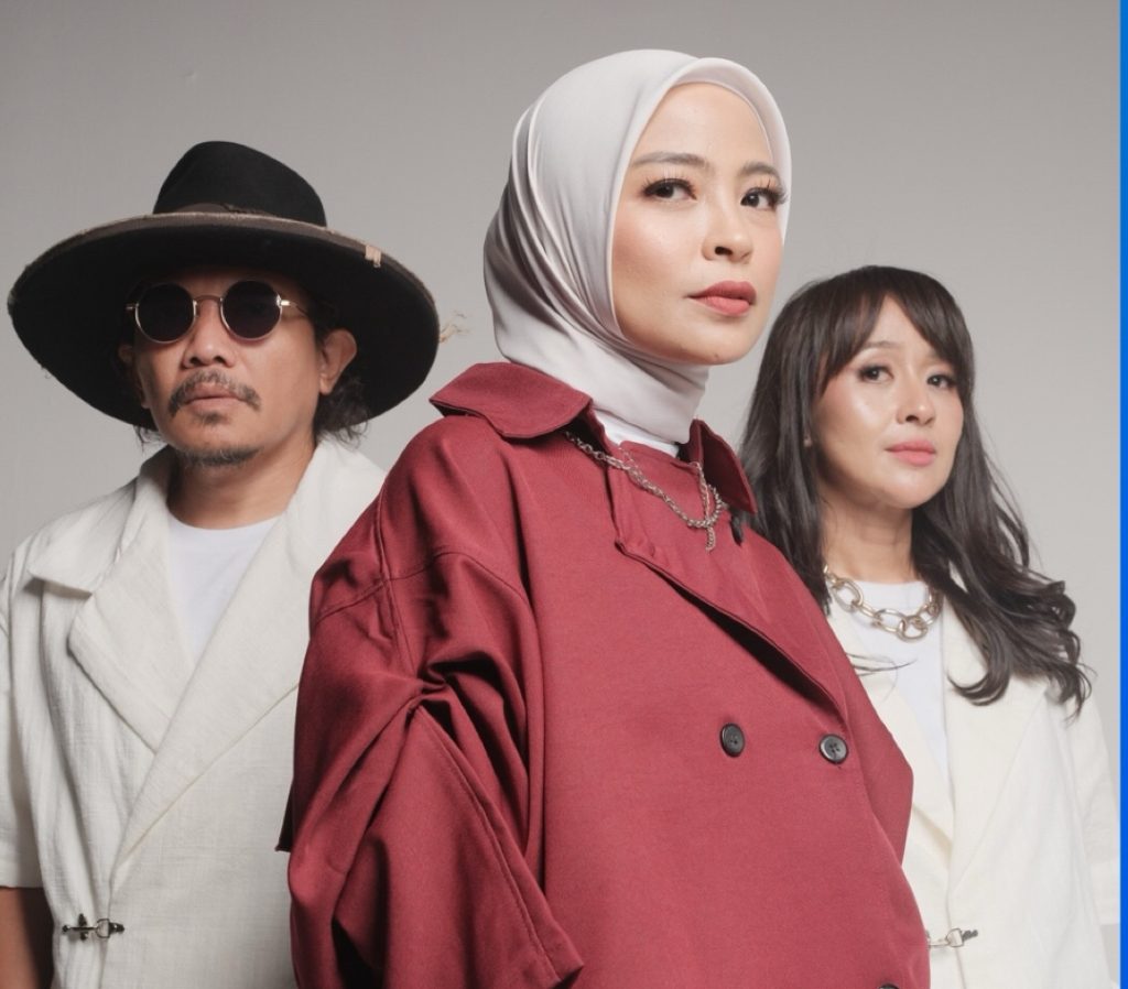 KOTAK band Indonesia resmi menjadi band independen dan merilis single YOLO You Only Live Once