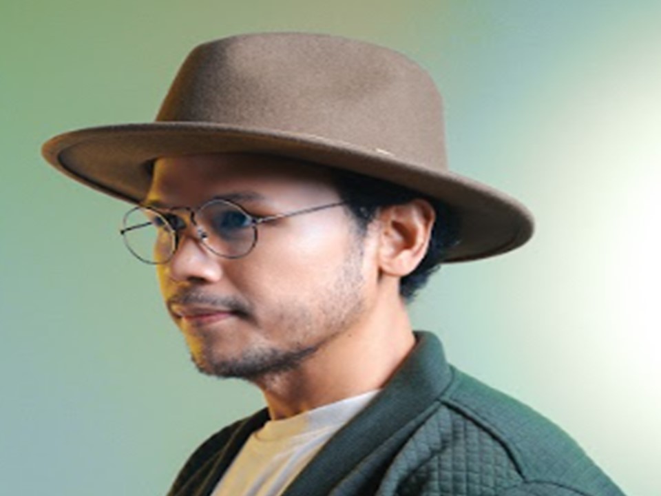 Image default